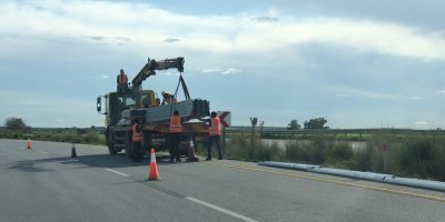 İnönü ve Turunçlu kavşağındaki kaza yerine bariyerler döşeniyor