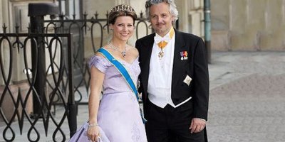 Taciz iddiasıyla gündeme gelen eski prens intihar etti