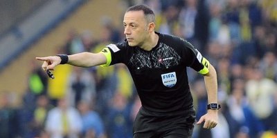 Sahada Cüneyt Çakır, VAR’da Koray Gençerler