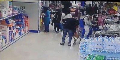 Markette alışveriş yaparken 2 bin doları çalındı