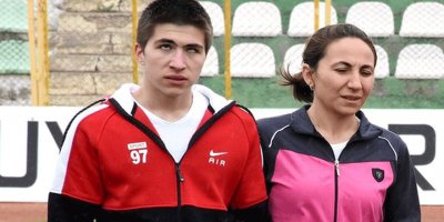 Eli öpülesi anne! Engelli oğlu için antrenör oldu