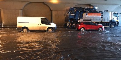 Topkapı alt geçidini su bastı