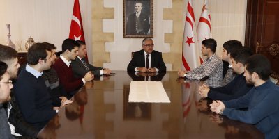 Akıncı, Üniversiteli gençleri kabul etti