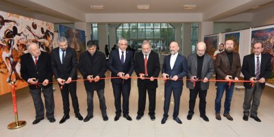 Kazakistanlı sanatçıların kişisel resim sergileri YDÜ’de açıldı