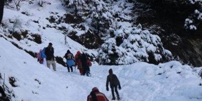 Pakistan'da yoğun kar yağışı sebebiyle ölenlerin sayısı 95'e çıktı