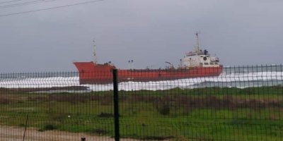 Gazimağusa’da bir gemi karaya sürüklendi