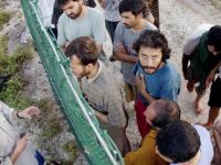 Manus Adası'ndaki gözaltı merkezini terk etmeyen mültecilere operasyon