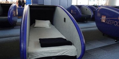 Semercioğlu İstanbul Havalimanı'ndaki uyku kabinini denedi: 1.5 saat uyusan 85 lira, uyuyakalırsan yandın