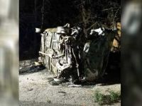 Kaza yapan araç alev aldı