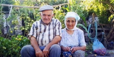 68 yıldır evli çift, 10 dakika arayla yaşamını yitirdi