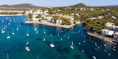 Mallorca'nın popüler tatil kasabası Santa Ponsa