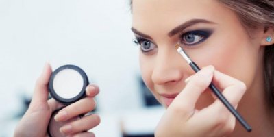 Gözleri büyük göstermenin yolları nelerdir?