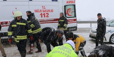 Erzincan’da yolcu otobüsü devrildi, yaralılar var
