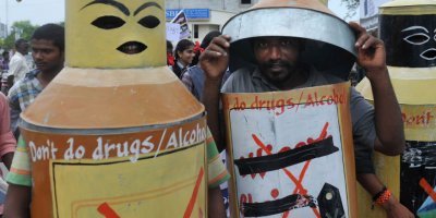 Hindistan'da musluklardan 'su gibi' içki aktı