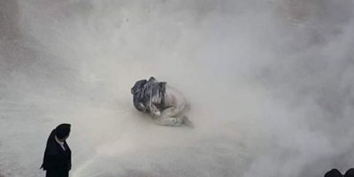 Çocuklarım aç' diyerek valilik önünde kendini yaktı