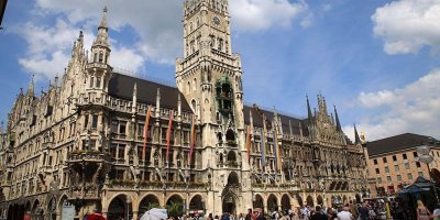 Münih'in görkemli belediye binası Neues Rathaus