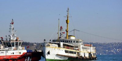 Tarihi Paşabahçe vapuru yenilenmek için Haliç’e götürüldü