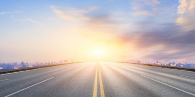 Corona virüsü salgını nedeniyle dışarı çıkamayan maratoncu evinde 50 km koştu