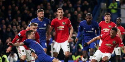 Manchester United, deplasmanda Chelsea'yi iki golle geçti
