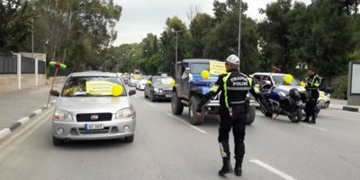 “Yol yoksa seyrüsefer de yok” eyleminin üçüncüsü meclis önünde yapılıyor