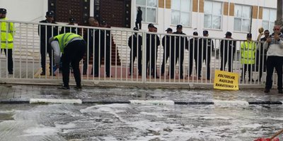 Meclisi 'temizlediler'