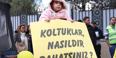 Bozuk yollar deterjanla yıkandı