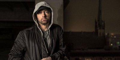 Eminem üçüncü kez bir milyar barajını aştı