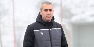 Kemal Özdeş istifa etti, futbolcular vazgeçirdi!