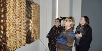 Meral Akıncı “sıradışı” isimli sergiyi ziyaret etti