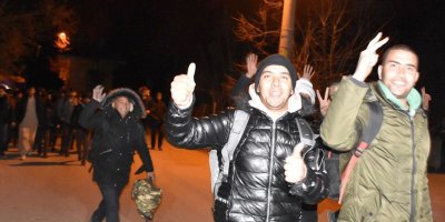 Mülteciler sınırı geçmek için harekete geçti