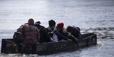 Düzensiz göçmenler meriç nehri'ni aşmaya çalışıyor