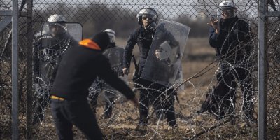 Yunanistan sınırda bir göçmeni öldürdü