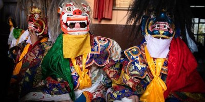 Nepal'in renkli halkı Hyolmolar