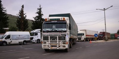 BM'den İdlib'e 24 tır insani yardım malzemesi