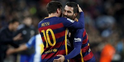 Barcelona'nın sözleşmeli oyuncusu Arda Turan halı sahada