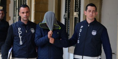 Kayınvalidesini silahla tehdit etti