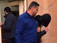 Reçel ve salça ile duvarları kirletti