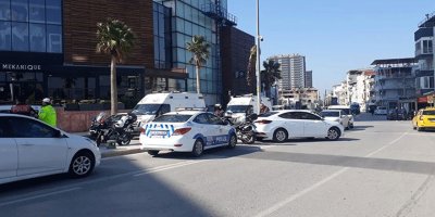 İzmir'deki AVM'de silah sesleri