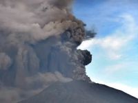 Endonezya'nın Soputan Yanardağı'nda patlama