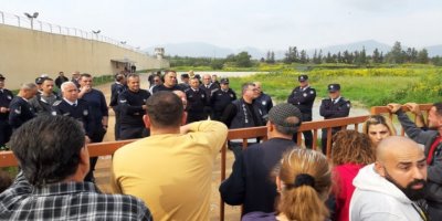 Mahkum yakınları eylemde