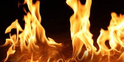 Yaktığı ateş yangına neden oldu