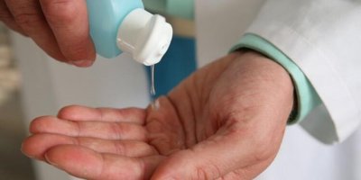 Marketlerde dezenfektan ilaç zorunlu hale getirildi