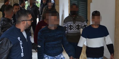 Cezaevi önünde olay çıkaran zanlılar tutuksuz yargılanacak