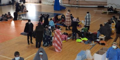 175 Suriyeli mülteci spor salonuna yerleştirildi
