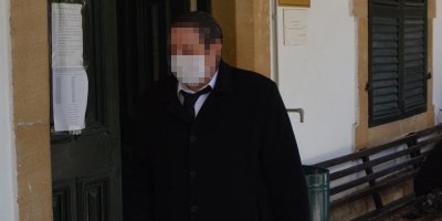 Avukat, sevgilisine yumruk attı