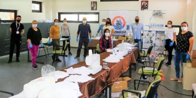 Maske üretiminden sonra tulum üretimine de geçtiler