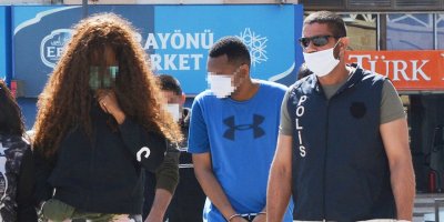 Uyuşturucu ve nakit paralarla yakalandılar