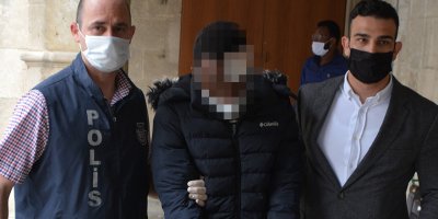 Kırık bira şişesiyle arkadaşına saldırdı