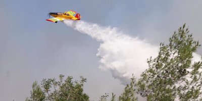 Yangına Türkiye ve Güney Kıbrıs'tan helikopterler müdahale ediyor