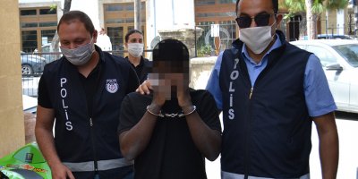 Polis araçlarını tekmeleyen zanlı, 10 gün tedavi görecek